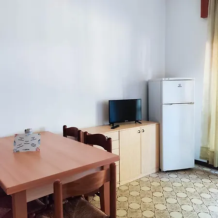Ariston Fronte Mare Apartment *