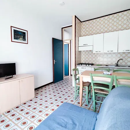 Ariston Fronte Mare Apartment *