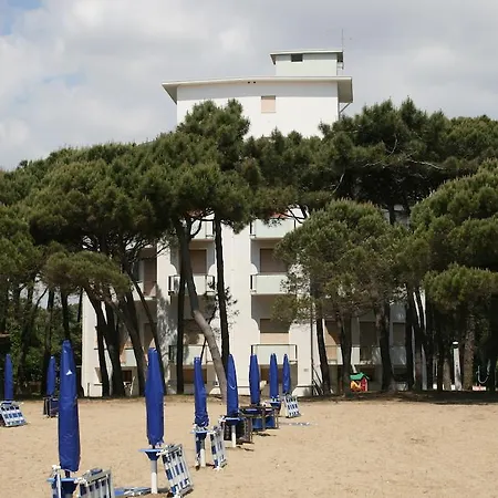 Ariston Fronte Mare Apartment *